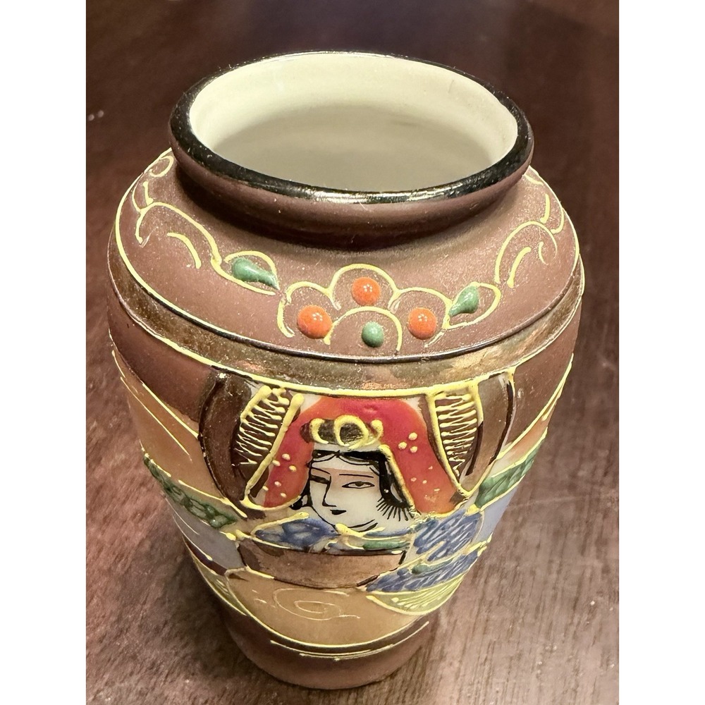 Vintage Japanese Satsuma Style Hand Painted Vase Gold Gilded Raised Enamel 3.25"